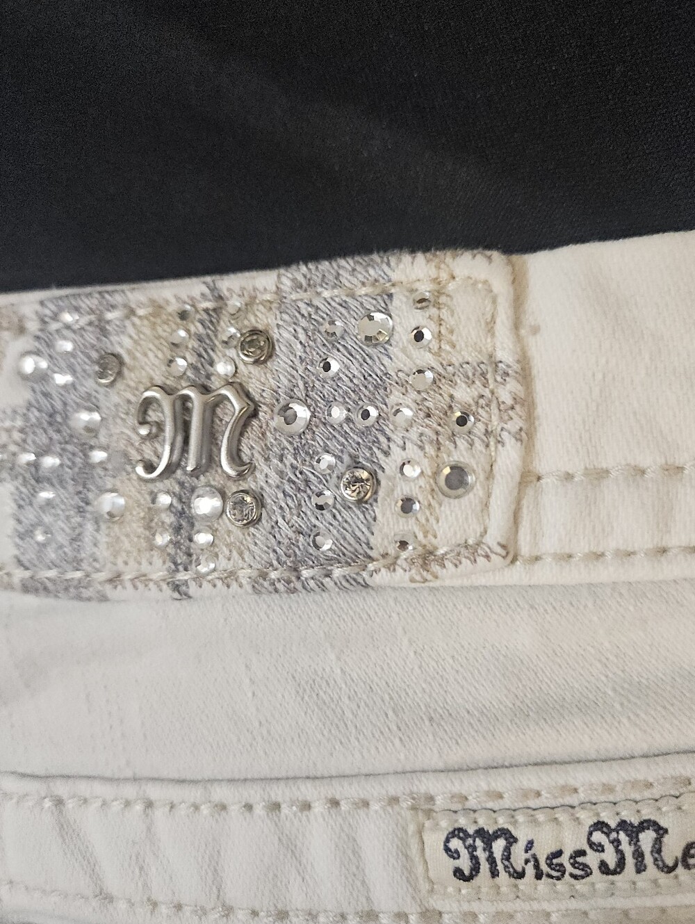 MISS ME Embellished Distressed Mid-Rise Easy Raw Hem Shorts Size 30 - Picture 6 of 12